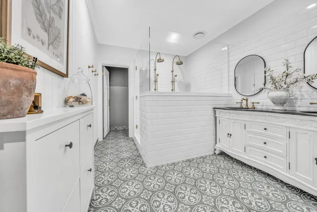 Luxury Acreage Estate — image 10