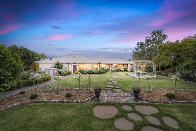 Luxury Acreage Estate — image 2
