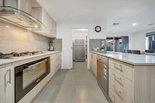 Modern Family Home — image 9