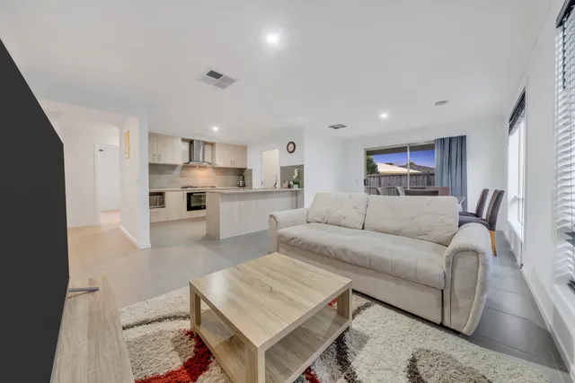 Modern Family Home — image 7