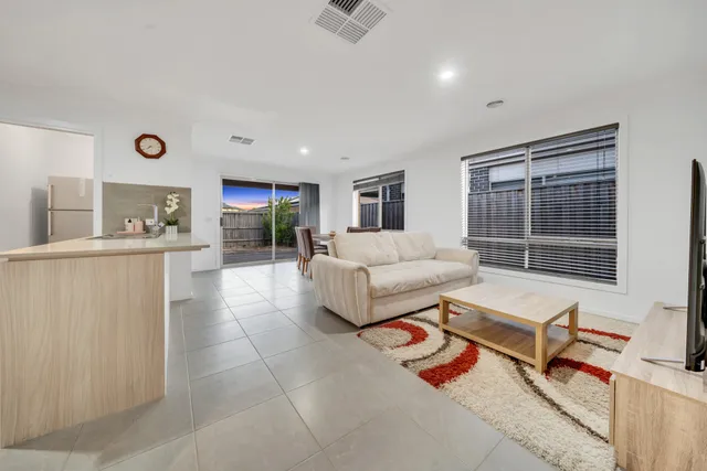 Modern Family Home — image 6