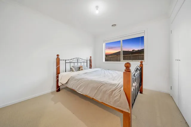 Modern Family Home — image 13