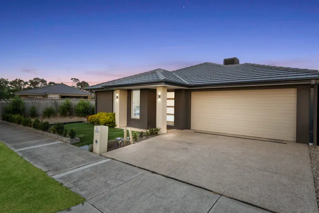 Modern Family Home — image 2