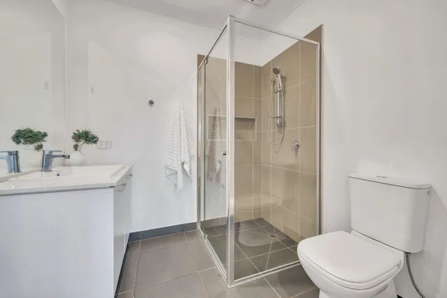 Contemporary New Build — image 21