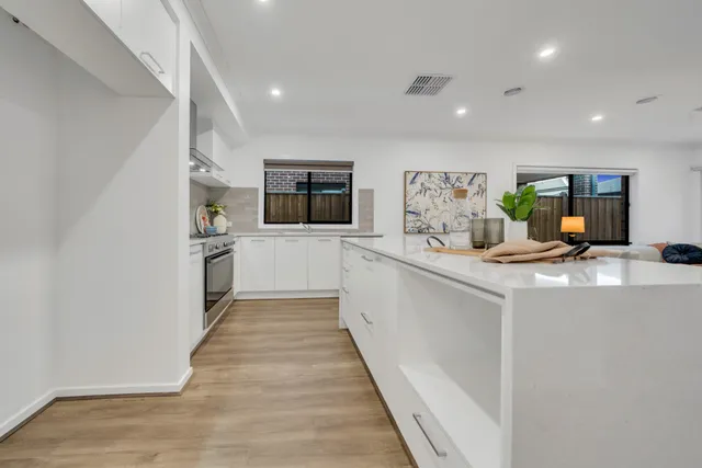 Contemporary New Build — image 24