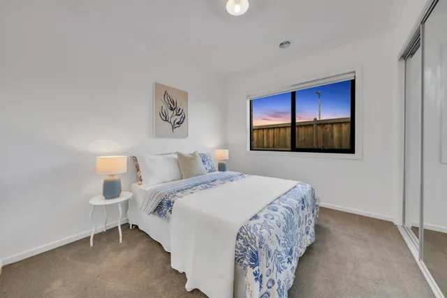 Contemporary New Build — image 19