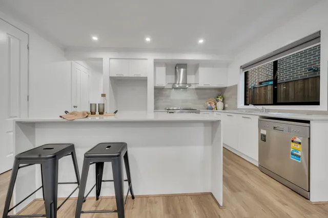 Contemporary New Build — image 10