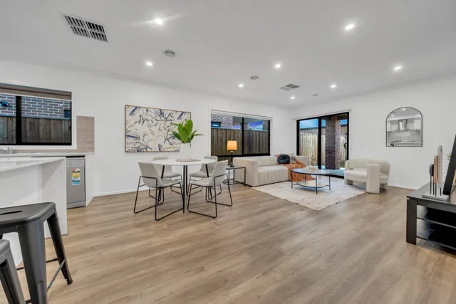 Contemporary New Build — image 8