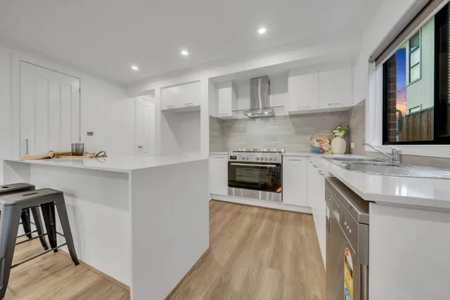 Contemporary New Build — image 9