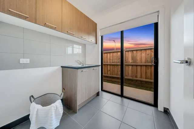 Contemporary New Build — image 22