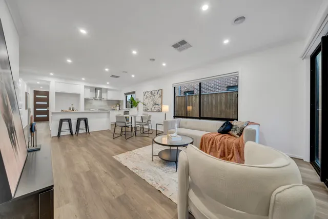 Contemporary New Build — image 6