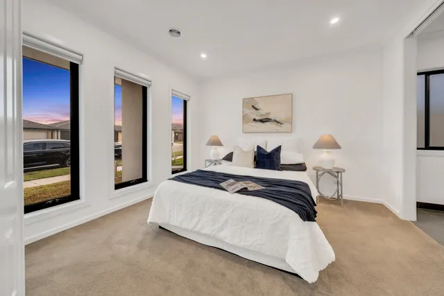 Contemporary New Build — image 15