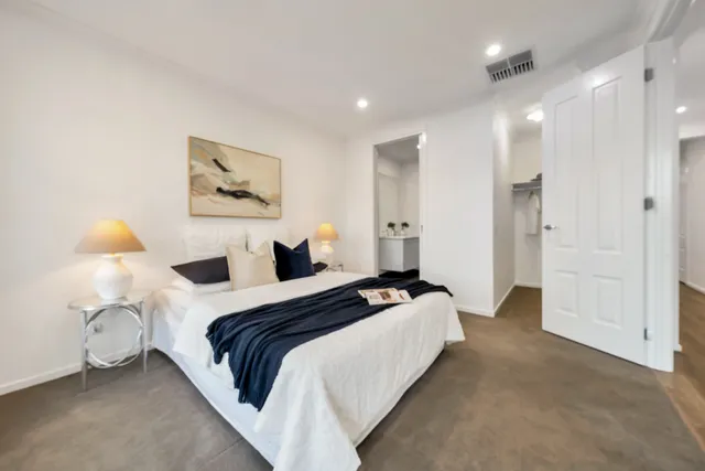 Contemporary New Build — image 13