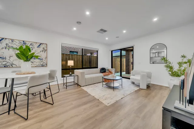 Contemporary New Build — image 12