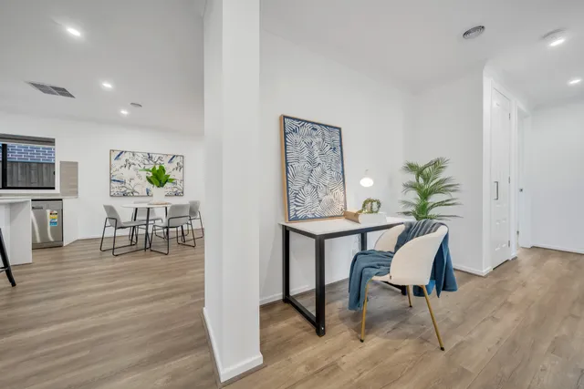Contemporary New Build — image 18