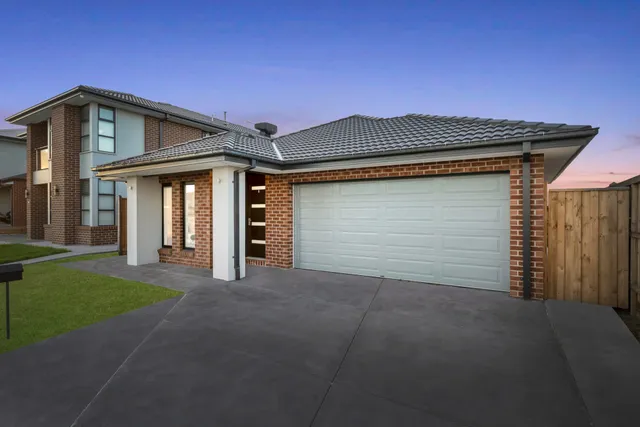 Contemporary New Build — image 1